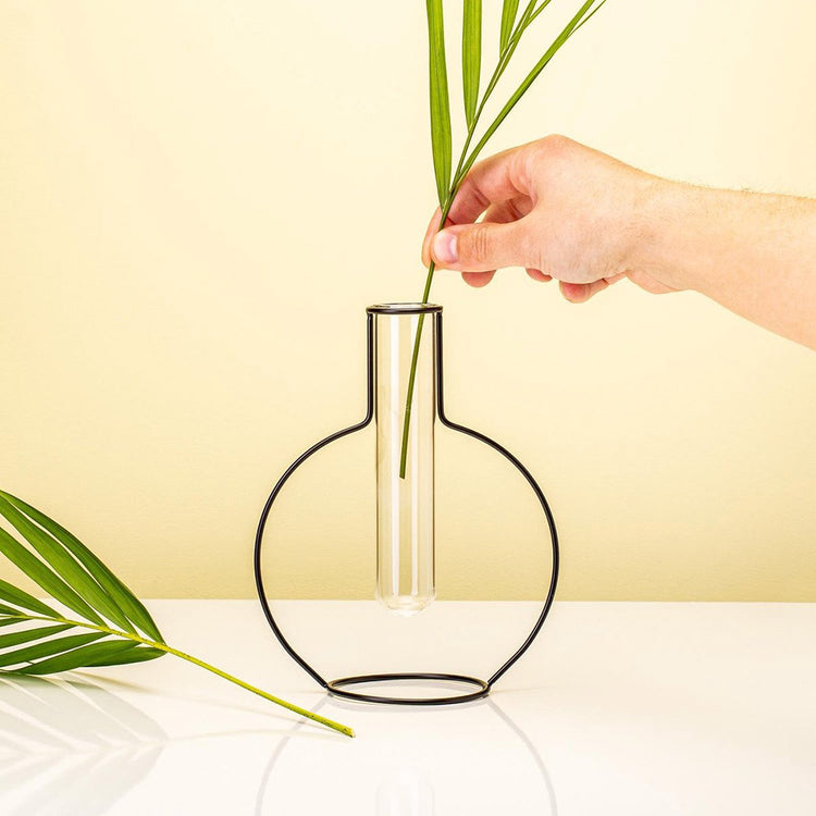 Silhouette-vase.jpg