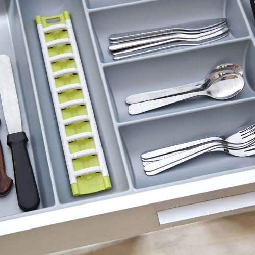 Compact dish drainer