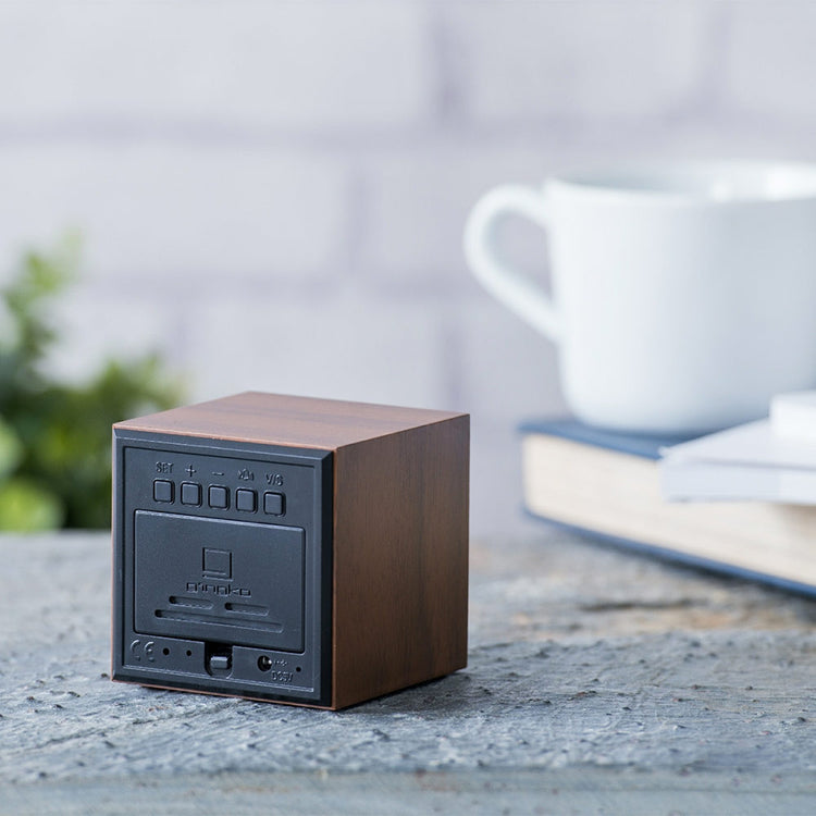 cube-walnut-click-clock4.jpg