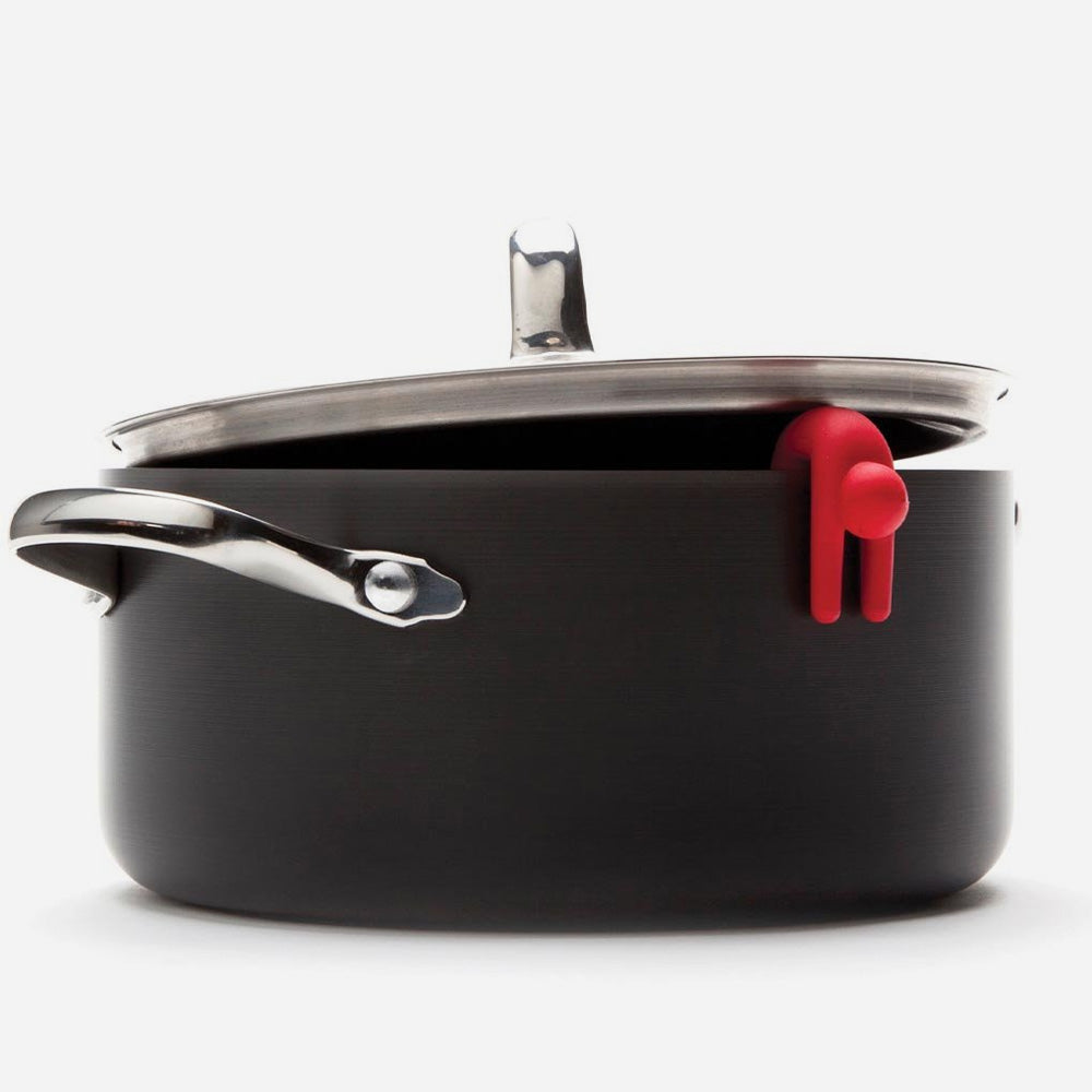 Classic Kitchen Problem Gets Modern Solution: The Lid Sid