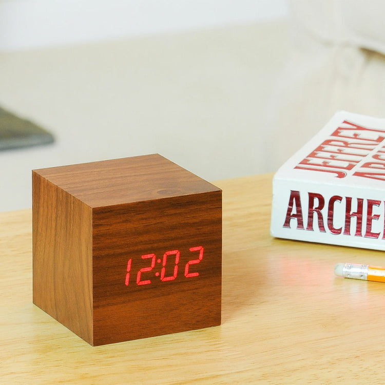 cube-walnut-click-clock3.jpg